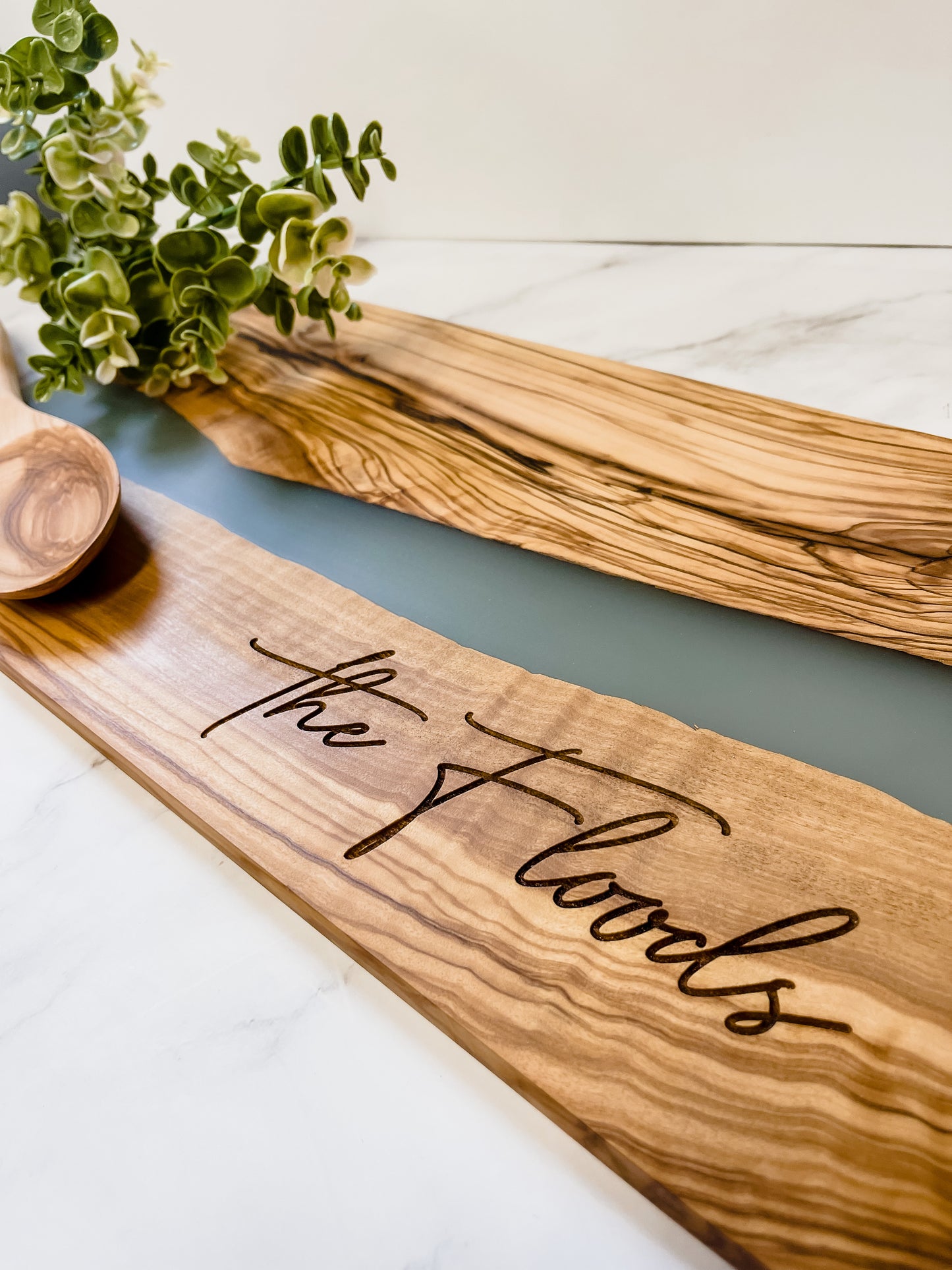 Personalized olive & resin board